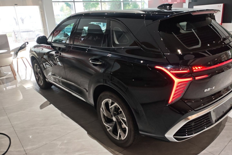 红旗HS3 PHEV 2024款 PHEV 115km 劲为版车身外观4