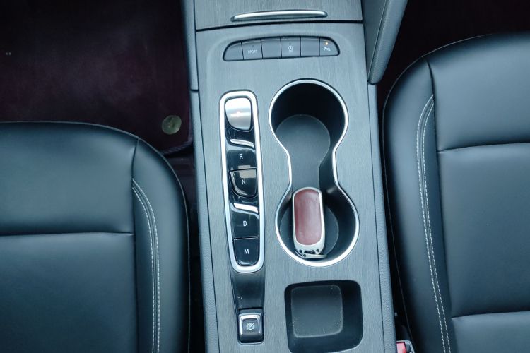 别克 君威 2024款 25T 超享版中控内饰18