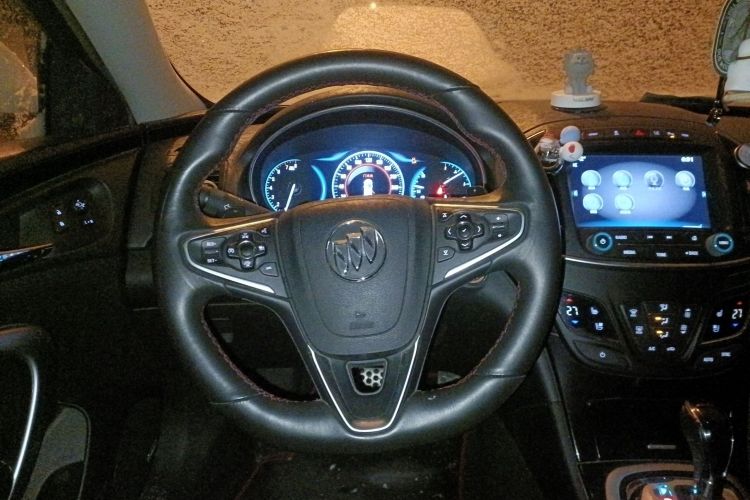 别克 君威 2014款 GS 2.0T 纵情运动版中控内饰13