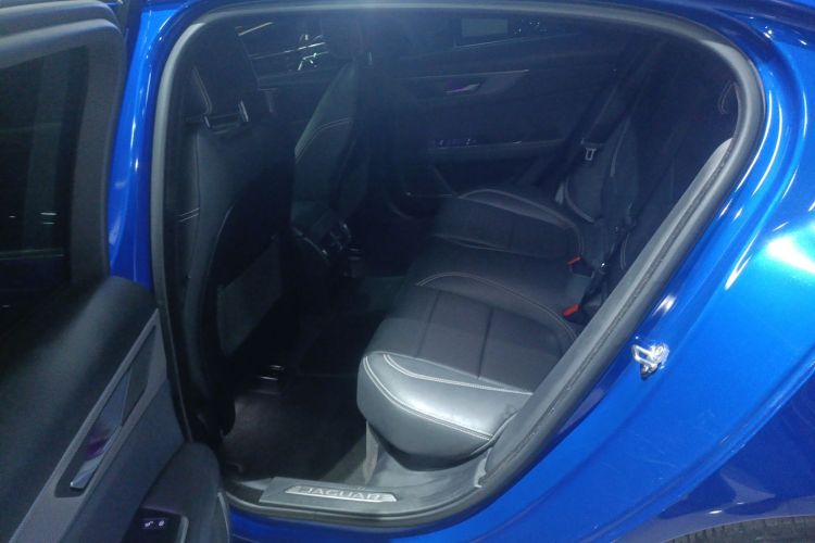 捷豹XEL 2020款 2.0T 200PS R-DYNAMIC 青春运动版中控内饰7004