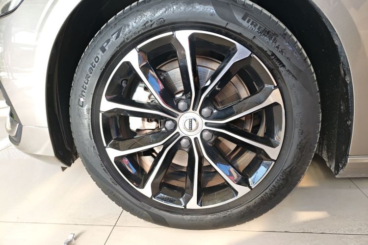 沃尔沃S60 2021款 T4 智逸豪华版车身外观6007