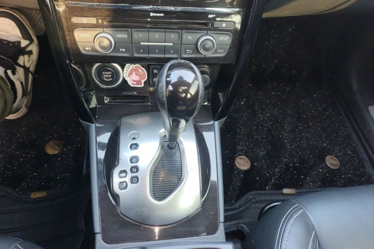 雷诺 科雷傲(进口) 2014款 改款 2.5L 两驱舒适版中控内饰18