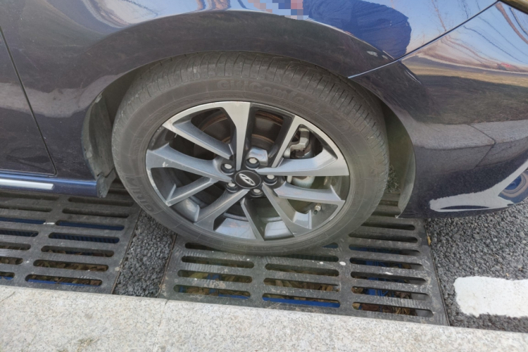 奇瑞 艾瑞泽5 PLUS 2021款 小AI 1.5T CVT智PLUS车身外观10