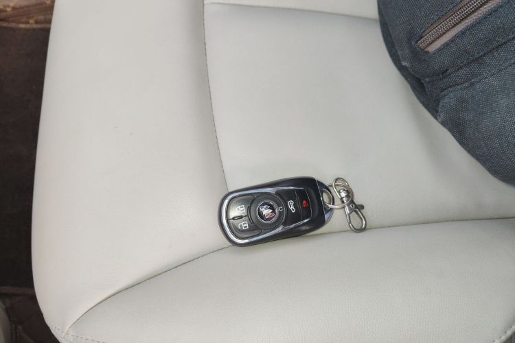 别克GL8 2020款 陆上公务舱 652T 豪华型福祉版中控内饰11