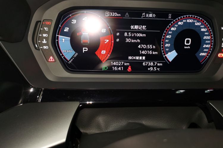 奥迪A3 2024款 A3L Limousine 35 TFSI RS套件燃速型中控内饰15