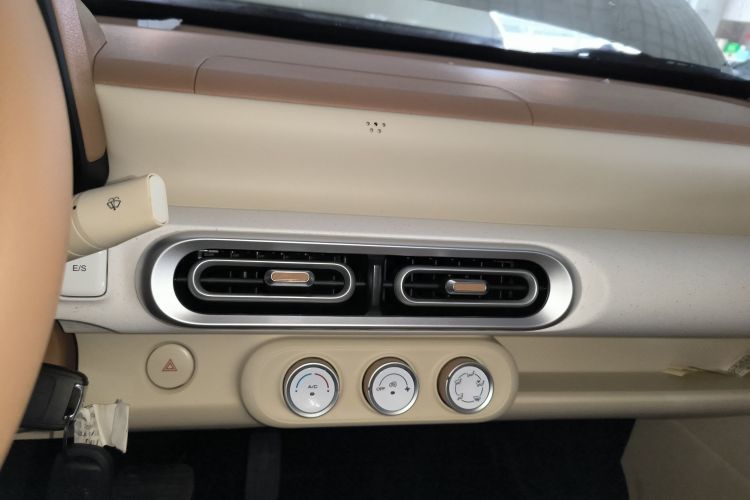 五菱汽车 宏光MINIEV 2024款 第三代 215km 青春版中控内饰16