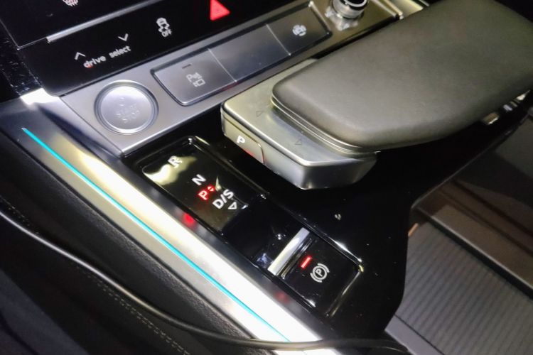 奥迪e-tron(进口) 2019款 55 quattro 技术型中控内饰18