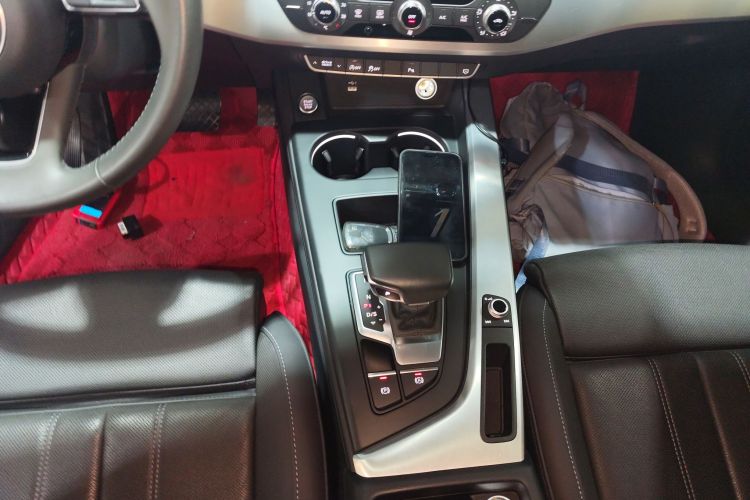 奥迪A4L 2020款 40 TFSI 时尚动感型中控内饰18