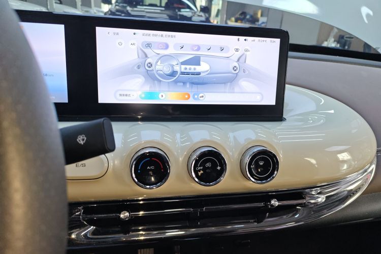 五菱汽车 五菱缤果 2023款 333km 灵犀互联+款中控内饰16