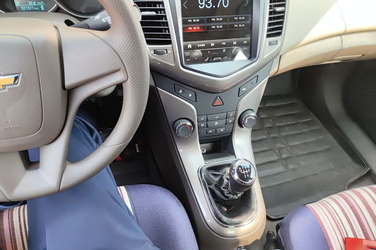 雪佛兰 科鲁兹 2015款 1.5L 经典 SE MT中控内饰18