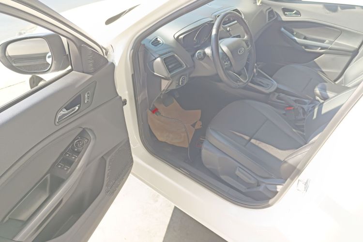 福特 福睿斯 2019款 改款 1.5L 自动悦享型 国VI中控内饰7003