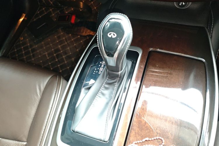 英菲尼迪QX60(进口) 2018款 2.5 S/C Hybrid 两驱卓越版 国VI中控内饰18