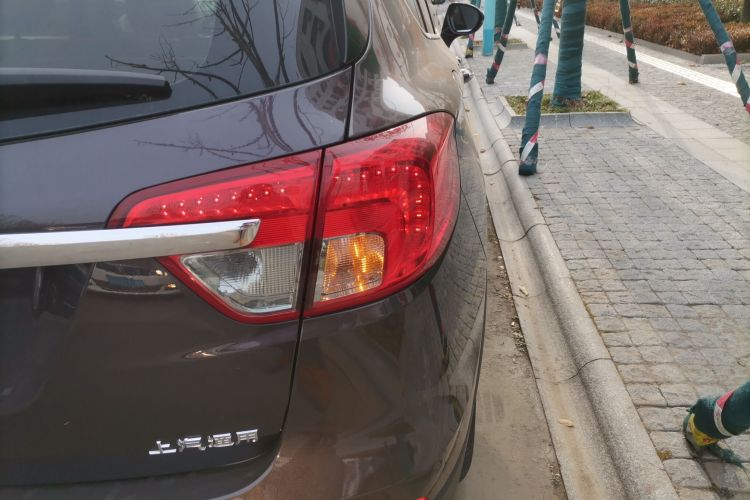 别克 昂科威 2017款 20T 两驱精英型车身外观9