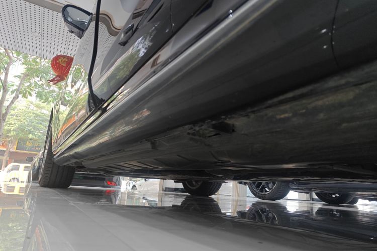 奔驰E级 2021款 改款 E 300 L 运动豪华型局部细节9002