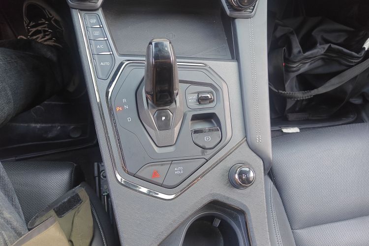 领克01 2021款 2.0TD 四驱暗夜版局部细节18