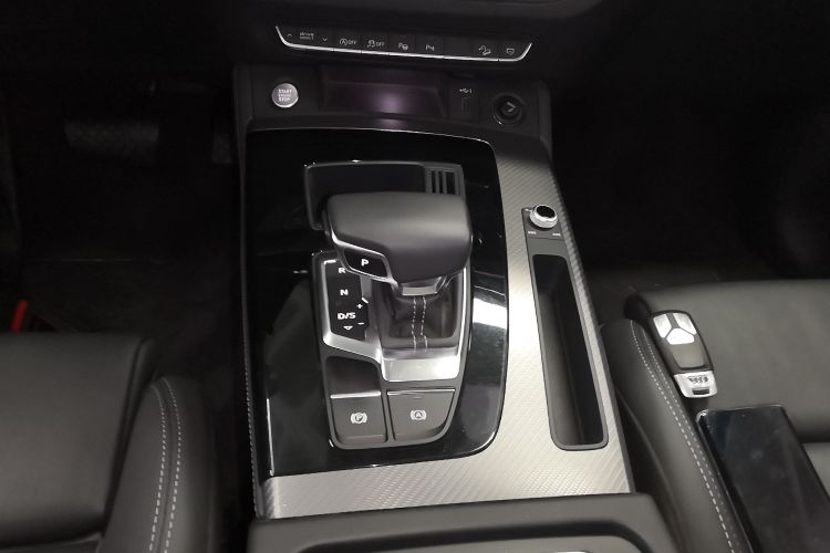 奥迪Q5L 2021款 45 TFSI 豪华动感型中控内饰18