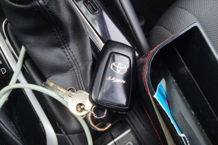 丰田 雷凌 2021款 185T CVT豪华版中控内饰11