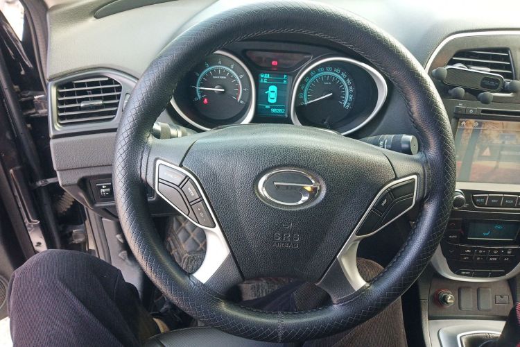 广汽传祺 传祺GS5 2012款 2.0L 手动两驱精英版中控内饰13