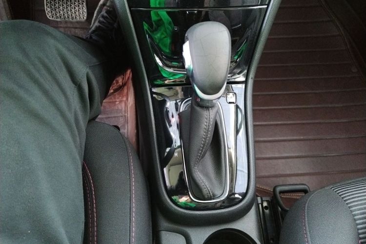 别克 昂科拉 2017款 18T 自动两驱都市领先型中控内饰18