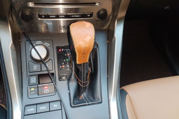 雷克萨斯NX 2015款 200t 全驱 锋尚版中控内饰18