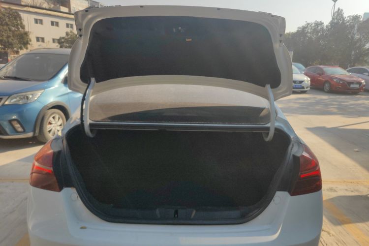 吉利汽车 帝豪 2020款 1.5L 手动豪华型机舱底盘23