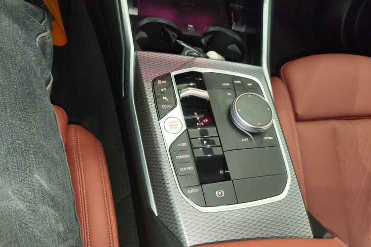 宝马3系 2025款 330Li M运动曜夜套装中控内饰18