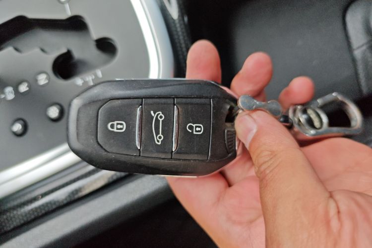 雪铁龙C4L 2014款 1.6THP 智驱版 自动劲智型中控内饰11