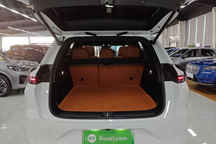 理想汽车 理想L6 2025款 Pro 智能焕新版机舱底盘23