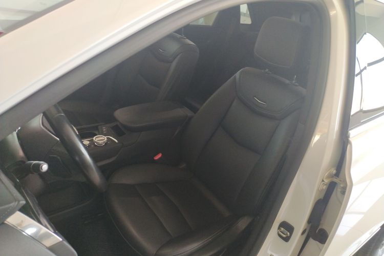 凯迪拉克XT5 2021款 28T 豪华型中控内饰19