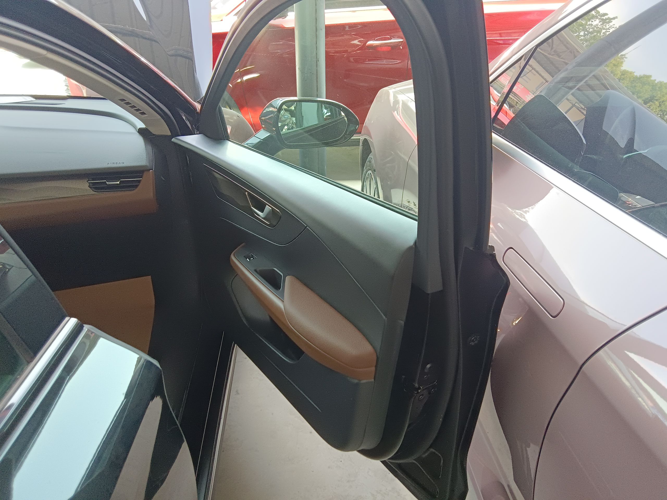 红旗E-QM5 2021款 充电 T3版 4座