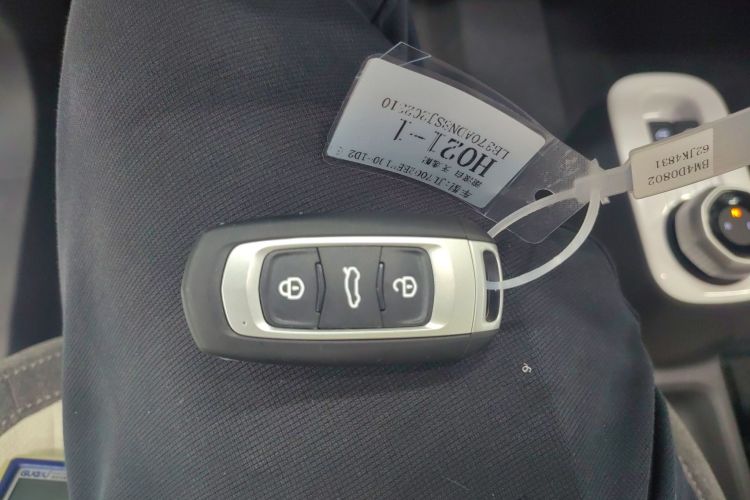 吉利汽车 熊猫 2025款 210km 元气熊中控内饰7001