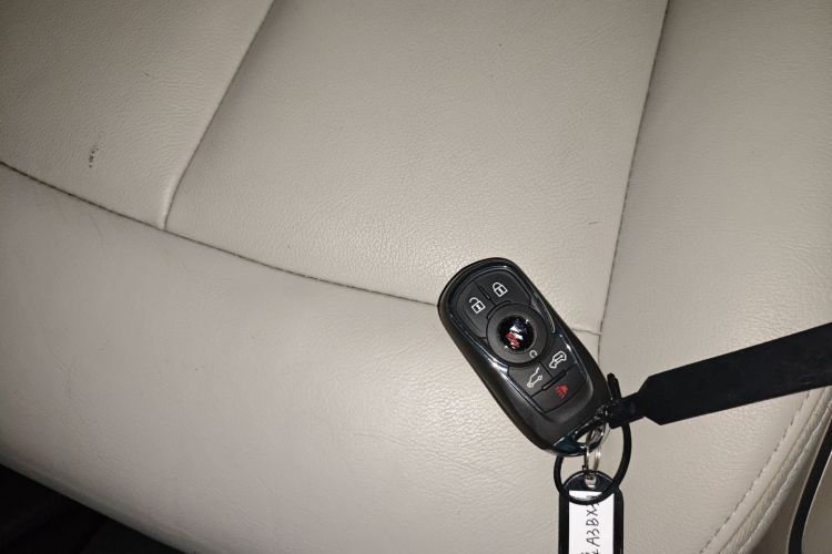 别克GL8 2021款 陆上公务舱 652T 尊贵型中控内饰11