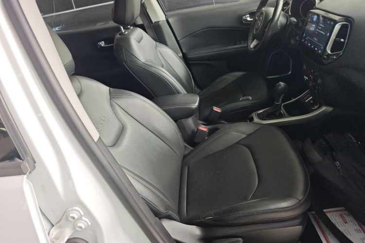 Jeep 指南者 2017款 200T 自动家享版局部细节41