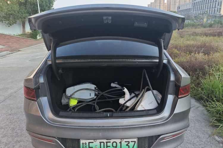 比亚迪 秦PLUS 2024款 荣耀版 EV 420KM领先型机舱底盘23