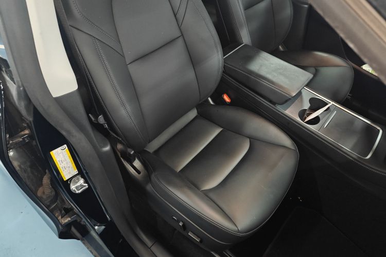 特斯拉 Model Y 2021款 长续航全轮驱动版局部细节41