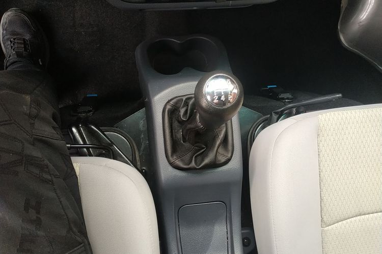 金杯 小海狮X30 2023款 1.5L 超享型客车5/6/7座无空调版SWC15M中控内饰18