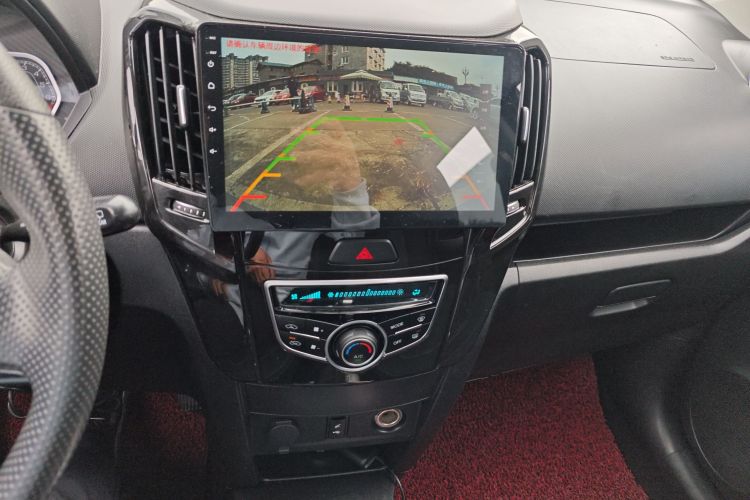 哈弗H1 2016款 红标 1.5L AMT舒适型中控内饰16