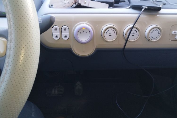 奔腾小马 2025款 222km 灵动马中控内饰18