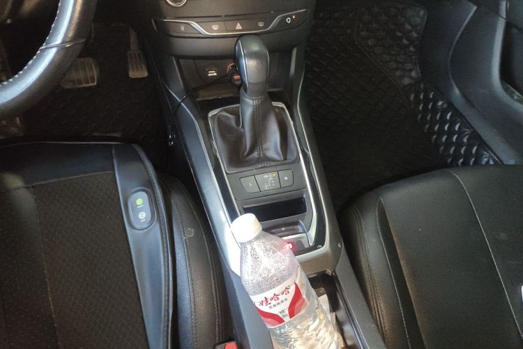 标致408 2015款 1.2T 自动豪华版局部细节18