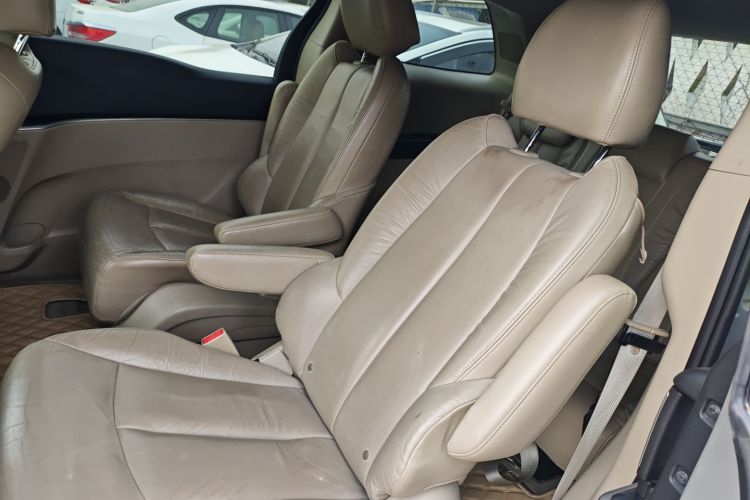 别克GL8 2014款 3.0L GT豪华商务豪雅版中控内饰21