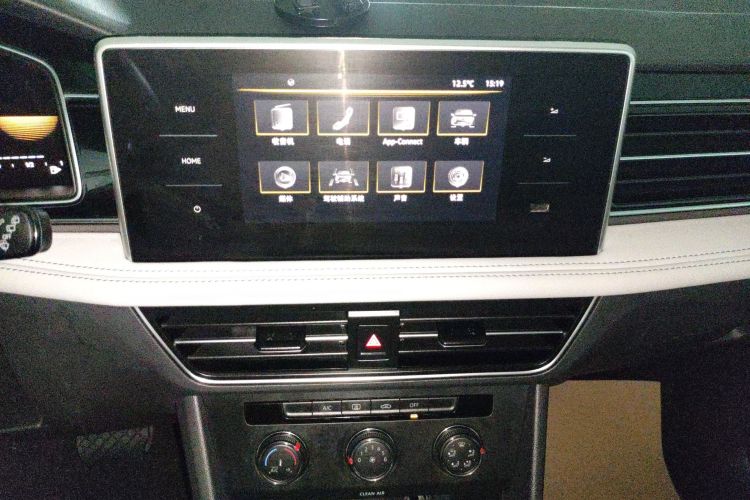 大众 途观L 2022款 330TSI 自动两驱舒享版中控内饰16