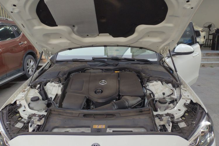 奔驰C级 2022款 C 200 L 运动版机舱底盘24