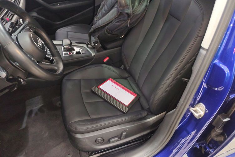 奥迪A4L 2019款 40 TFSI 进取型 国VI中控内饰19