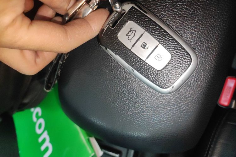 现代 朗动 2013款 1.6L 自动尊贵型中控内饰11