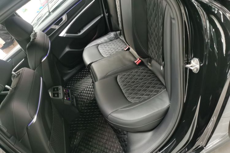 奥迪A6L 2024款 45 TFSI quattro 臻选动感型中控内饰21