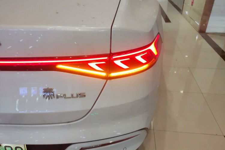 比亚迪 秦PLUS 2021款 DM-i 55KM 旗舰型车身外观9