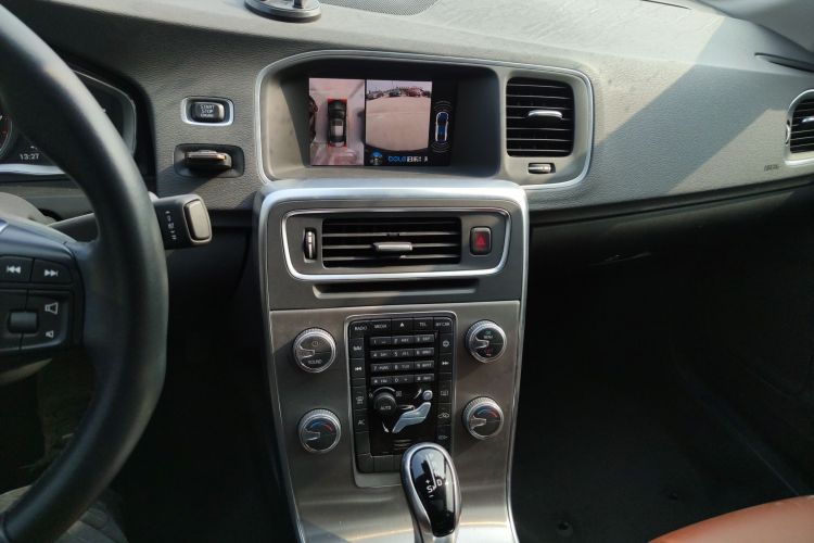 沃尔沃S60 2018款 S60L T3 智进进取版中控内饰16