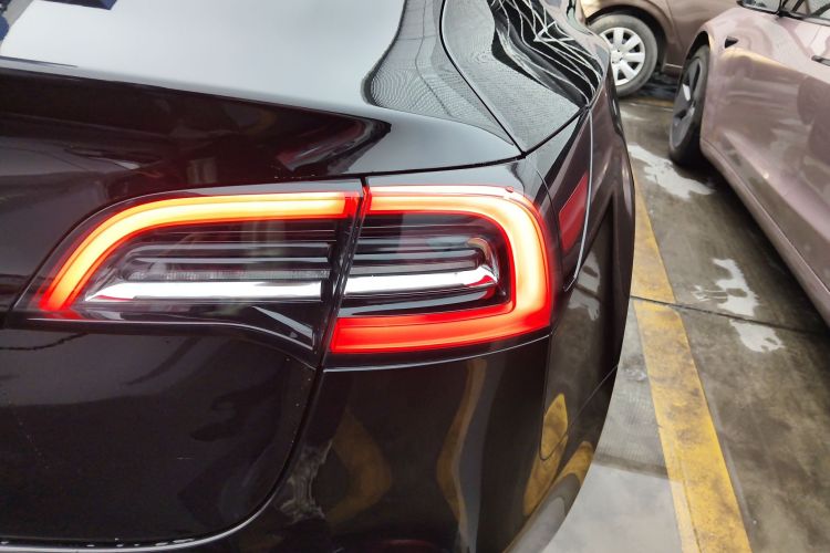 特斯拉 Model 3 2021款 标准续航后驱升级版车身外观9