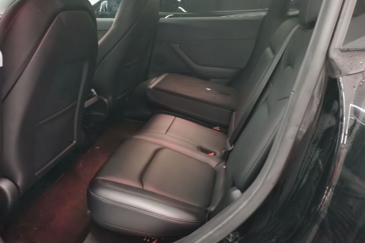 特斯拉 Model Y 2022款 改款 长续航全轮驱动版中控内饰21