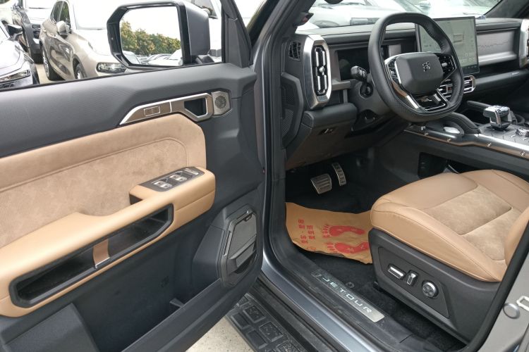 捷途旅行者 2025款 2.0TD 自动 XWD征服+中控内饰7003